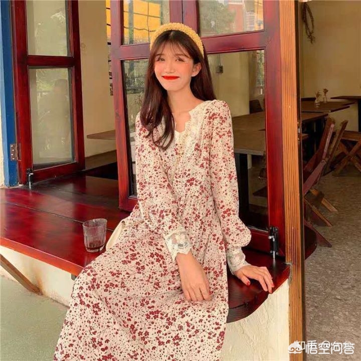 这个小众品牌网站靠暗黑模式设计，转化率提升 200%