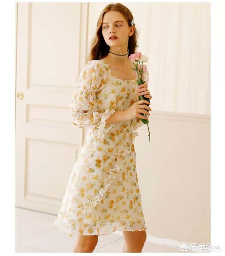 这个小众品牌网站靠暗黑模式设计，转化率提升 200%