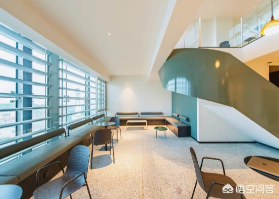 极简主义 vs 极繁主义：两种设计风格如何匹配品牌调性？