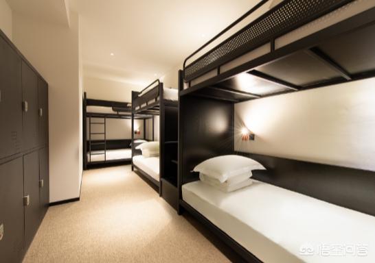 极简主义 vs 极繁主义：两种设计风格如何匹配品牌调性？